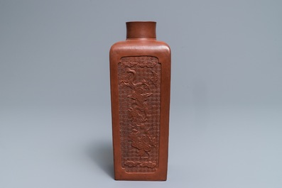 Une bo&icirc;te &agrave; th&eacute; et son couvercle en gr&egrave;s de Yixing, Chine, Kangxi