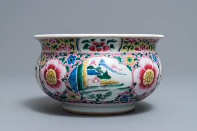 Een Chinese famille rose wierookbrander met draken, Yongzheng
