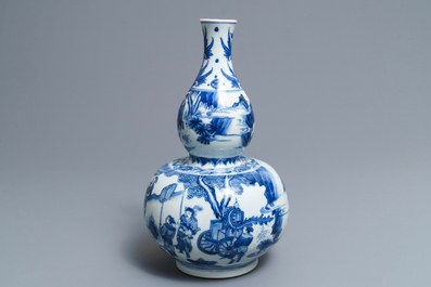 A Chinese blue and white double gourd vase, Transitional period