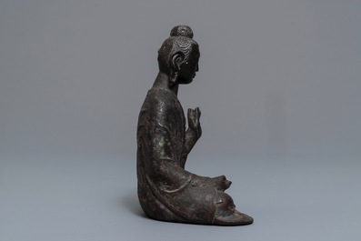 Une figure de Bouddha en bronze, Chine, Ming