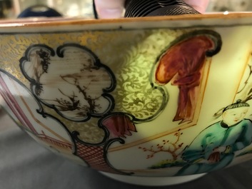 Een paar Chinese famille rose kommen met mandarijns decor, Qianlong