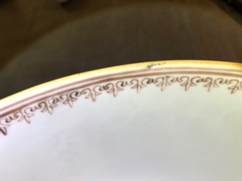 Een paar Chinese famille rose kommen met mandarijns decor, Qianlong