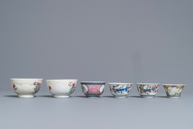 Zes diverse Chinese famille rose en Imari-stijl koppen en schotels, 18e eeuw