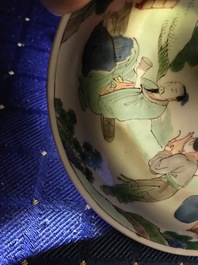 Een Chinese famille verte dekselkom met verguld bronzen montuur, Kangxi