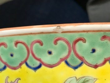 Een Chinese famille rose 'draken en feniksen' kom voor de Straits of Peranakan markt, Guangxu merk en periode