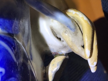 Une paire de figures en porcelaine de Chine bleu et blanc pour le Vietnam, 19&egrave;me