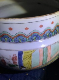 Een Chinese famille verte dekselkom met verguld bronzen montuur, Kangxi