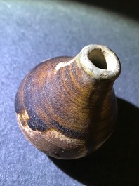 Une collection de 13 pi&egrave;ces en c&eacute;ramique de Vietnam, 14/15&egrave;me
