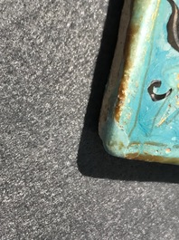 Un carreau en forme d'&eacute;toile de type Lajvardina &agrave; fond turquoise, Kashan, Iran, 13&egrave;me