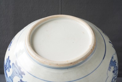 Een Chinese blauwwitte wierookbrander met decor van antiquiteiten, Kangxi
