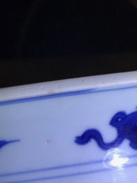Een Chinese blauwwitte wierookbrander met decor van antiquiteiten, Kangxi