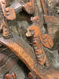 Deux pots &agrave; pinceaux en bambou sculpt&eacute;, Chine, 18/19&egrave;me