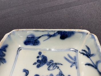 Vijf vierkante Chinese blauwwitte 'ko-sometsuke' schoteltjes voor de Japanse markt, Ming