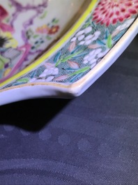 A Chinese famille rose barbers bowl with a scholar and servant, Yongzheng
