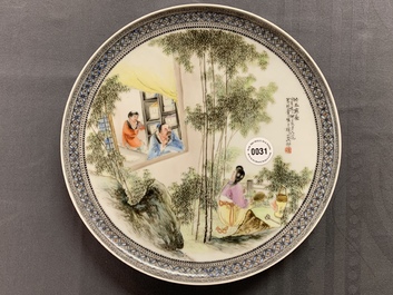 Een paar Chinese polychrome schotels met winterlandschapsdecor, Republiek, 20e eeuw