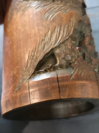 Deux pots &agrave; pinceaux en bambou sculpt&eacute;, Chine, 18/19&egrave;me