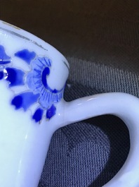 Deux tasses et une soucoupe armori&eacute;es en porcelaine de Chine, Yongzheng