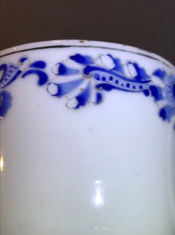 Deux tasses et une soucoupe armori&eacute;es en porcelaine de Chine, Yongzheng