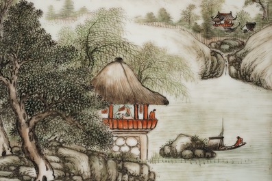 Een Chinese qianjiang cai plaquette, gesign. Wang Yun Shan, gedat. 1932