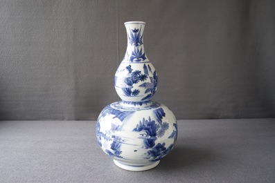 A Chinese blue and white double gourd vase, Transitional period
