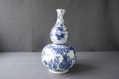 A Chinese blue and white double gourd vase, Transitional period