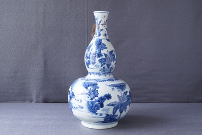 A Chinese blue and white double gourd vase, Transitional period