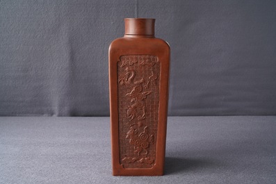 Une bo&icirc;te &agrave; th&eacute; et son couvercle en gr&egrave;s de Yixing, Chine, Kangxi