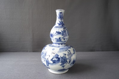 A Chinese blue and white double gourd vase, Transitional period