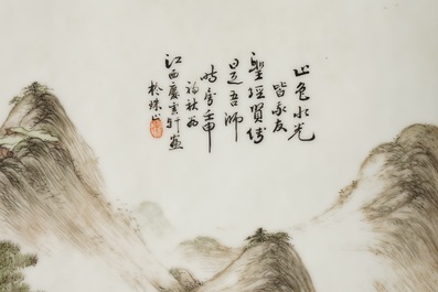 Een Chinese qianjiang cai plaquette, gesign. Wang Yun Shan, gedat. 1932
