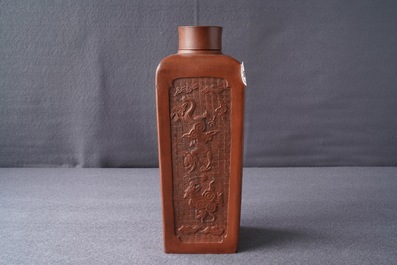 Une bo&icirc;te &agrave; th&eacute; et son couvercle en gr&egrave;s de Yixing, Chine, Kangxi