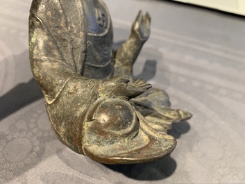 Une figure de Bouddha en bronze, Chine, Ming