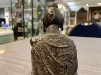 Une figure de Bouddha en bronze, Chine, Ming