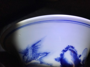 Een Chinese blauwwitte yenyen vaas met herten en kraanvogels, Kangxi