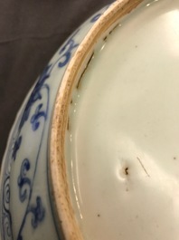 Een Chinese blauwwitte 'acht trigrammen' schotel, Ming