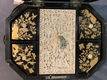 Une bo&icirc;te couverte en laque de Chine dor&eacute;e, Canton, 19&egrave;me