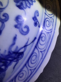 Een Chinese blauwwitte 'acht trigrammen' schotel, Ming