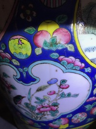 Une paire et deux vases en porcelaine de Chine famille rose, 19&egrave;me