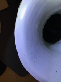 Une paire et deux vases en porcelaine de Chine famille rose, 19&egrave;me