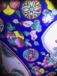 Une paire et deux vases en porcelaine de Chine famille rose, 19&egrave;me