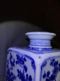 Une paire de bo&icirc;tes &agrave; th&eacute; en porcelaine de Chine bleu et blanc, marque Yu, Kangxi