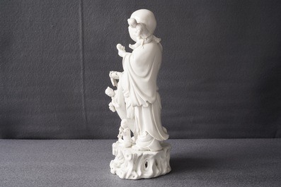 Un groupe en porcelaine blanc de Chine figurant Bouddha et des gar&ccedil;ons jouants, R&eacute;publique, 20&egrave;me