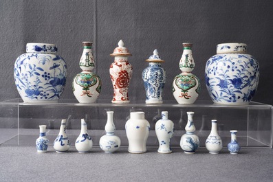 Een collectie diverse Chinese miniatuur vaasjes, Kangxi en later