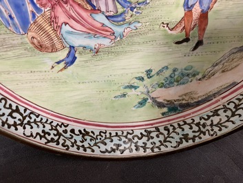 Een Chinees Canton email bord met Europees decor, Qianlong