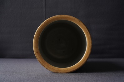A round Chinese qianjiang cai hat stand, 19/20th C.