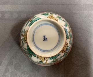 Six tasses et soucoupes en porcelaine de Chine famille verte, Kangxi