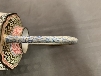 Une th&eacute;i&egrave;re couverte en &eacute;maux de Canton &agrave; d&eacute;cor europ&eacute;en, Chine, Qianlong