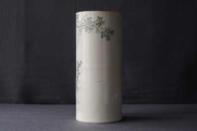A round Chinese qianjiang cai hat stand, 19/20th C.