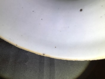 Une paire de vases en porcelaine de Chine famille rose, 19&egrave;me