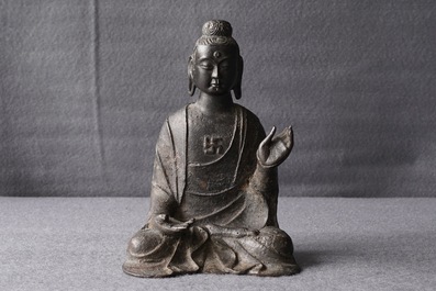 Une figure de Bouddha en bronze, Chine, Ming