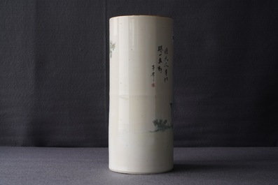 A round Chinese qianjiang cai hat stand, 19/20th C.